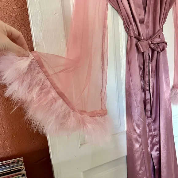 Elegant Pink Sheer Robe - Picture 3 of 4